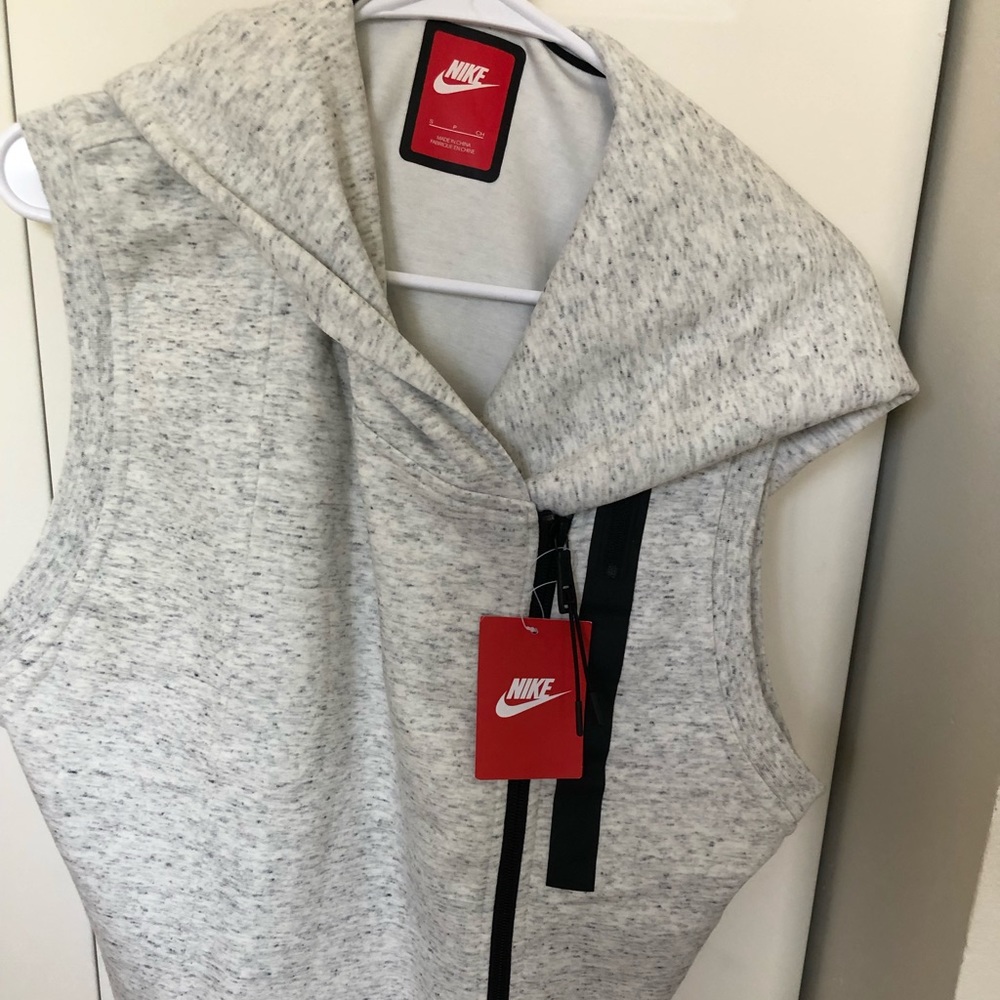 New Women’s Nike Jacket Vest - Picture 2 of 4